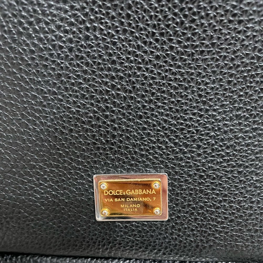 Dolce & Gabbana cross body bag on chain, in a very good preowned condition.